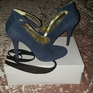 Nine West suede heel